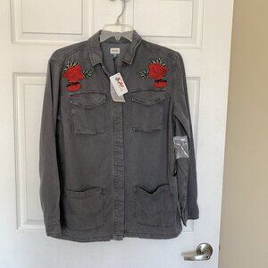 Sneak Peek Medium Gray Cargo Shacket Button Up Top Roses Patches Pockets NWT